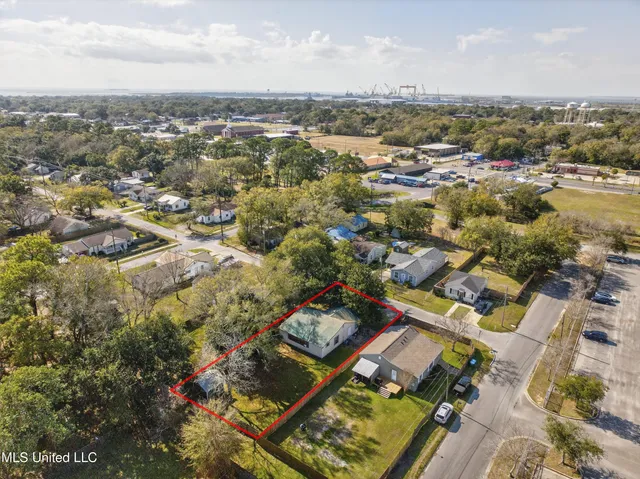 $130,000 | 2406 8th Street, Pascagoula, MS 39567