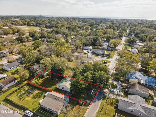 $130,000 | 2406 8th Street, Pascagoula, MS 39567