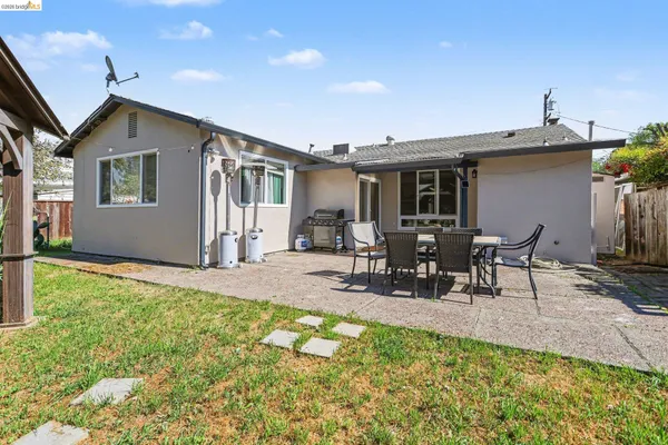 a view of a house with backyard and sitting area