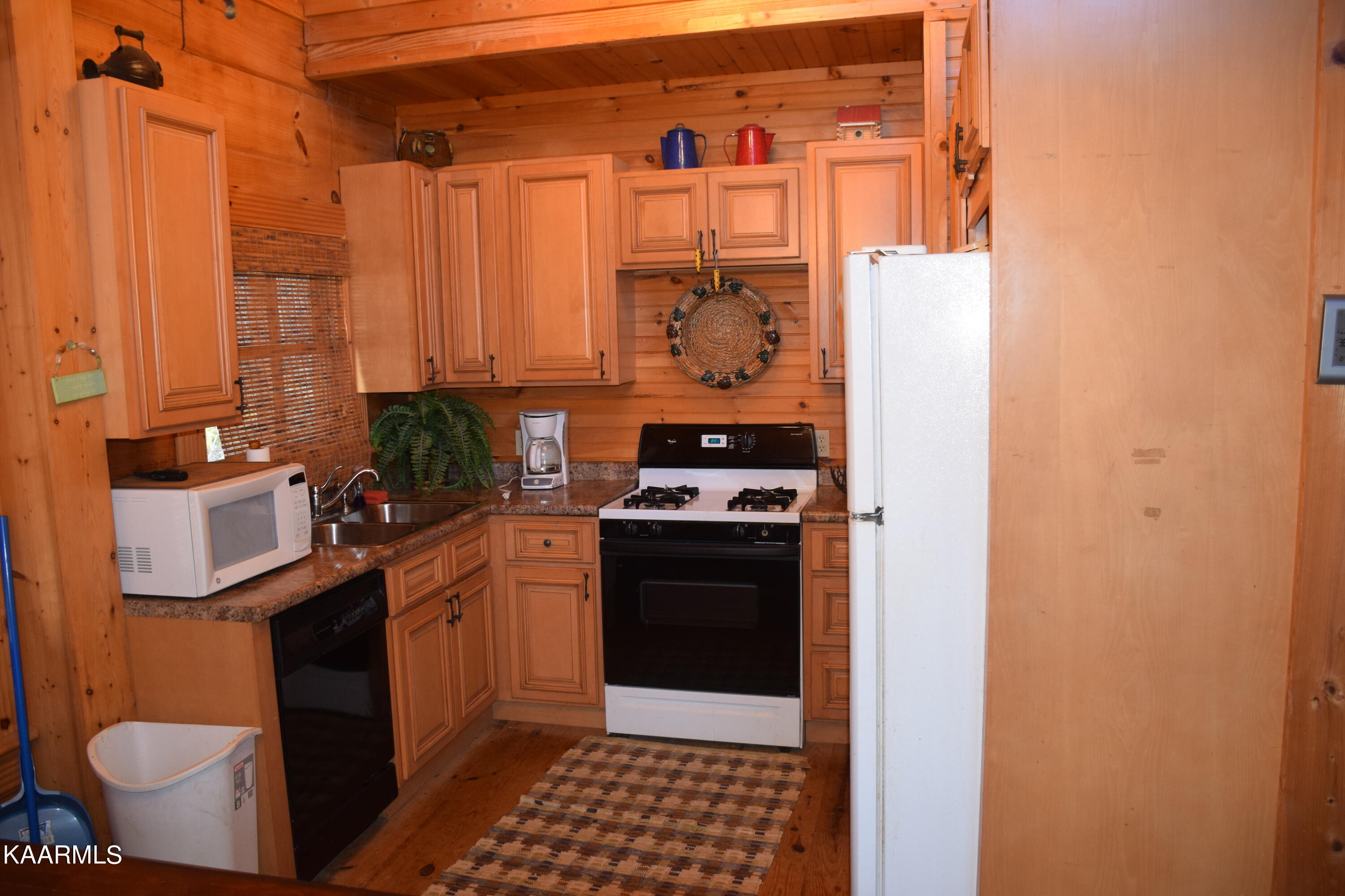 662 Mountain View Road Robbins, TN 37852 - Photo 9 of 16 Kitchen