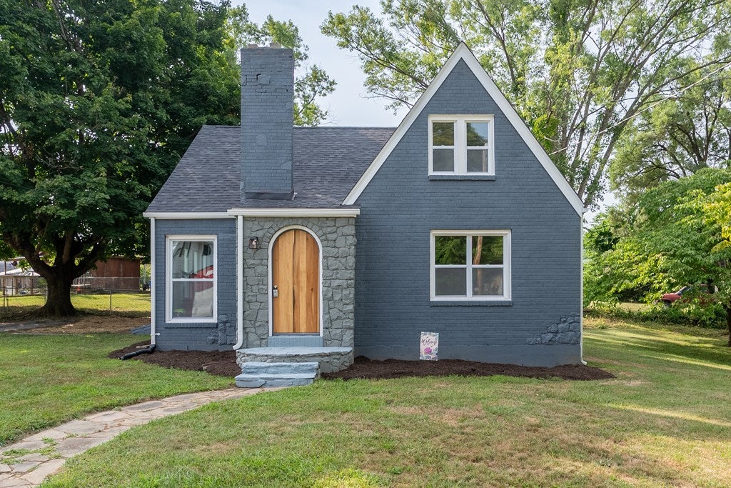 820 Newbern Road Pulaski, VA 24301 - Photo 3 of 67 Gallery Image 3
