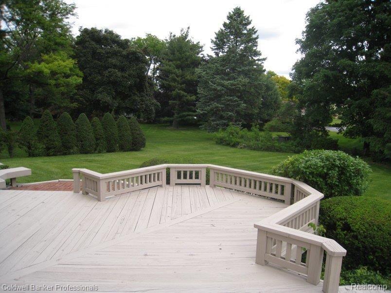 4331 Covered Bridge Road Bloomfield Hills, MI 48302 - Photo 14 of 15 PRIVATE YARD LOOKING EAST