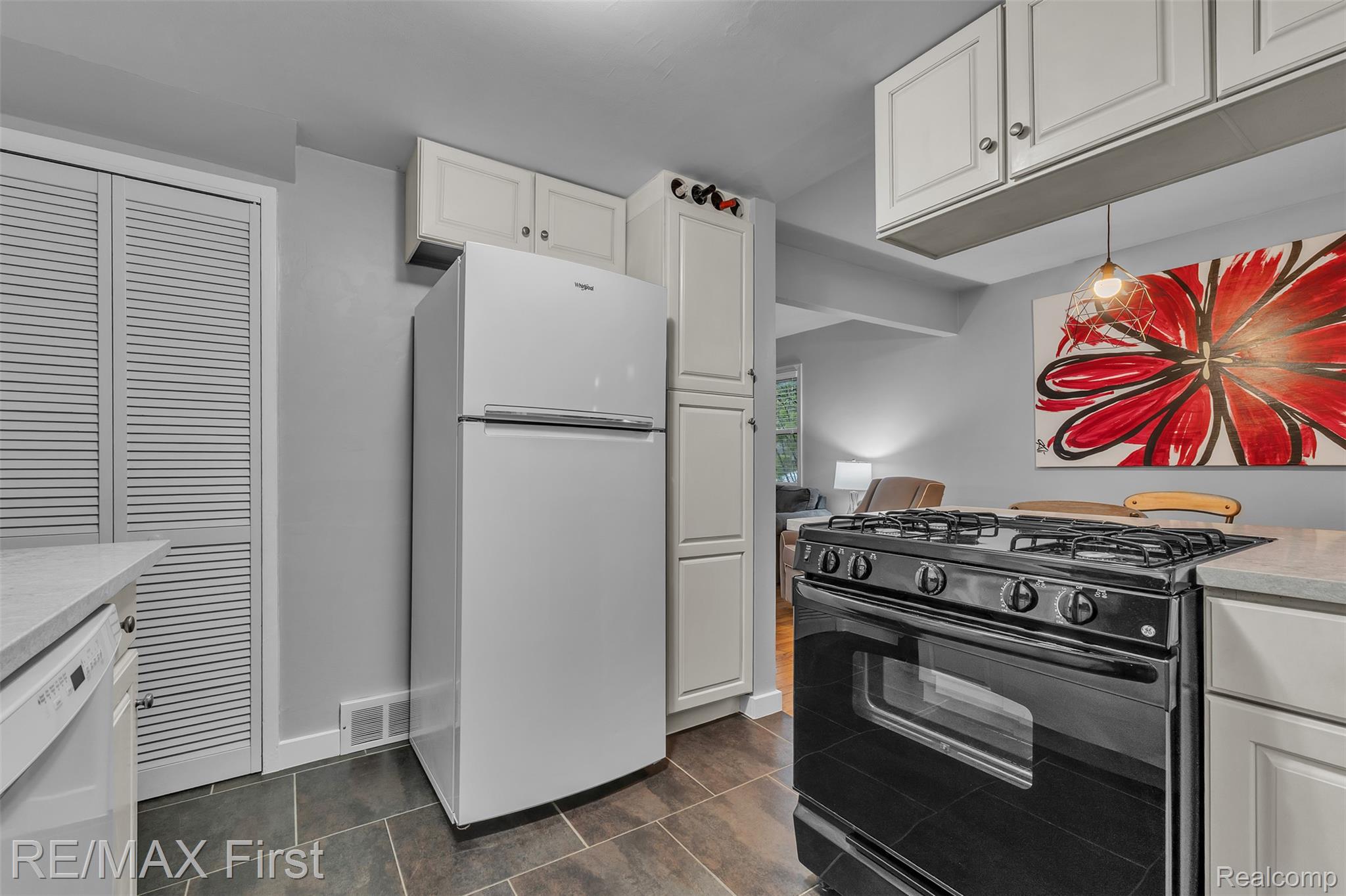 1921 Graefield Road Birmingham, MI 48009 - Photo 12 of 27 12.jpg
