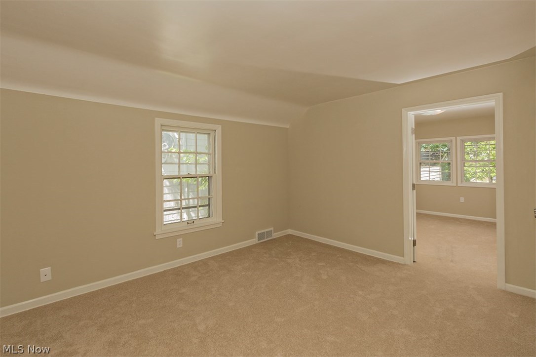 3575 Strathavon Road Cleveland, OH 44120 - Photo 17 of 33
