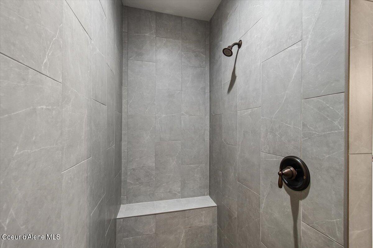 L2-b8 North Eclipse Road Rathdrum, ID 83858 - Photo 22 of 38 Tile Shower