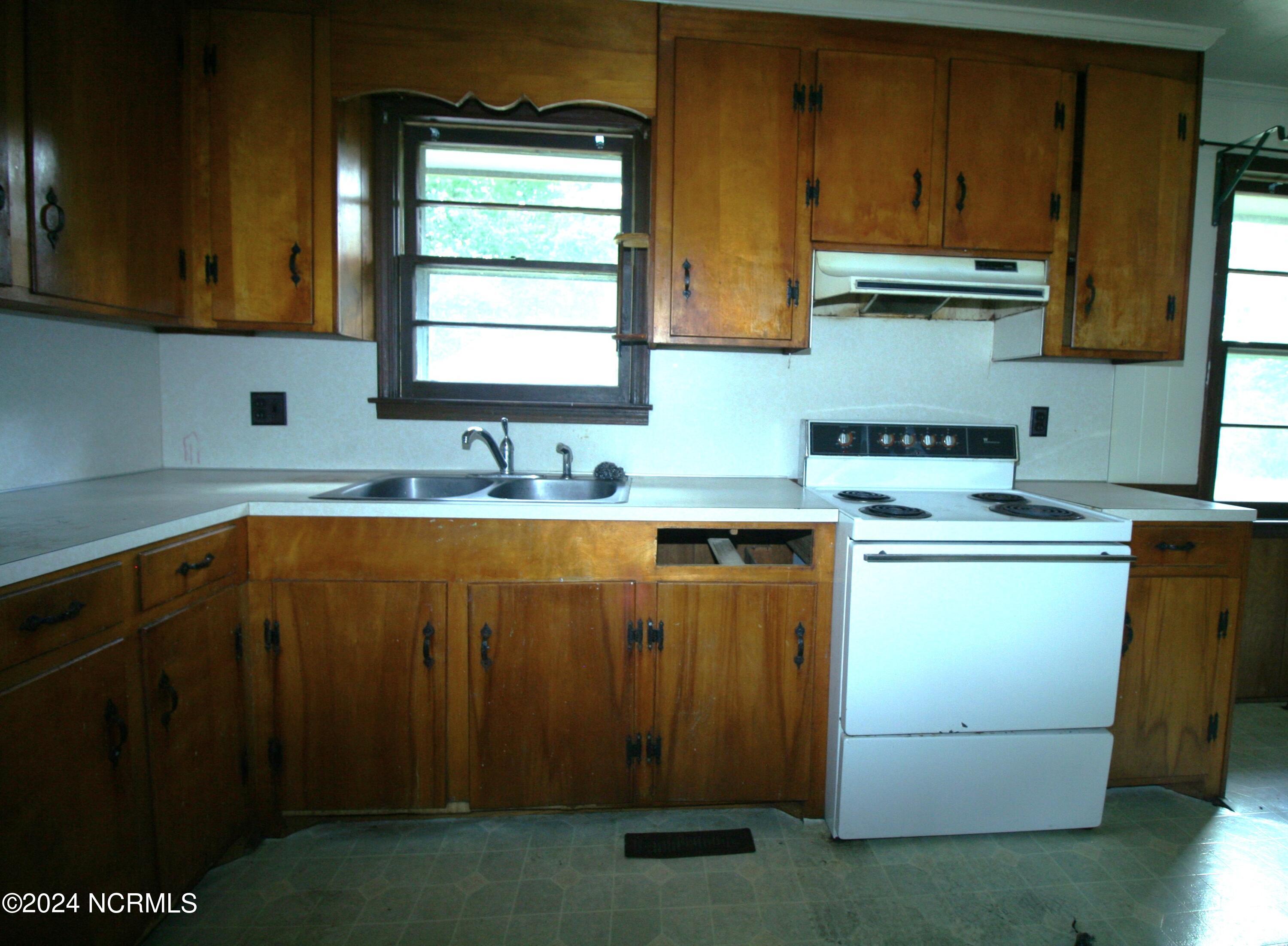 731 Newland Road Roper, NC 27970 - Photo 5 of 21 Kitchen