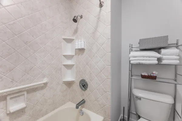 $2,400 | 2124 Old Pond Lane, Unit 2124, Norwich, CT 06360