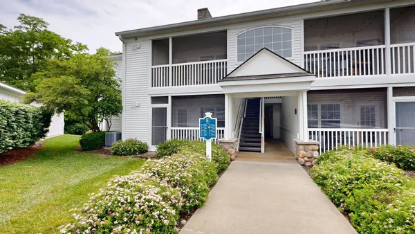 $2,250 | 2718 South Knightsbridge Circle, Ann Arbor, MI 48105
