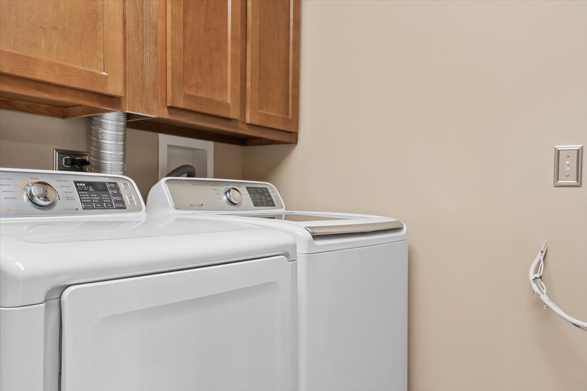 9965 Cummings Street Huntley, IL 60142 - Photo 15 of 23 a utility room with dryer and washer