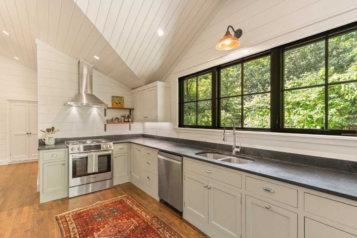 1177 Hicks Road Highlands, NC 28741 - Photo 18 of 61 Kitchen