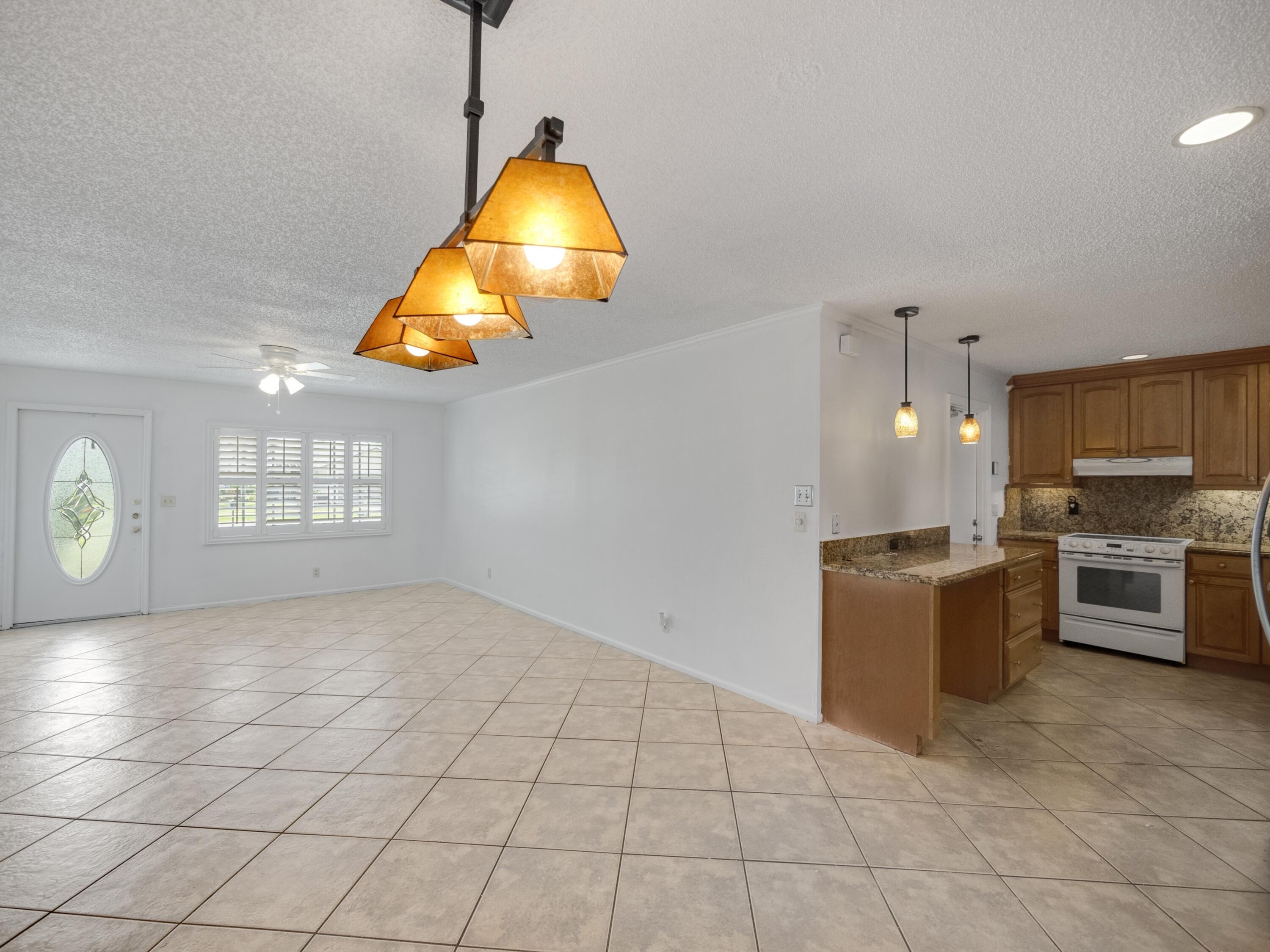 19403 Colorado Circle Boca Raton, FL 33434 - Photo 8 of 17 Dining Area