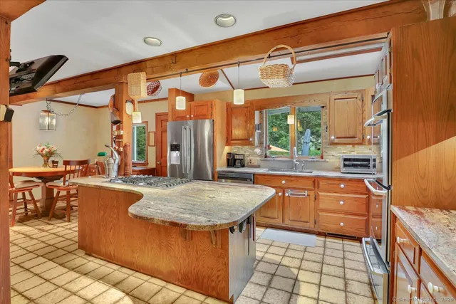 $785,000 | 200 North Farm Road, Middlebury, CT 06762