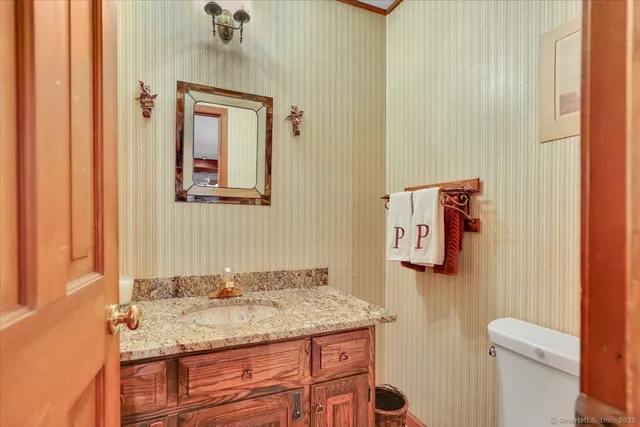 $785,000 | 200 North Farm Road, Middlebury, CT 06762