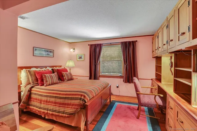 $785,000 | 200 North Farm Road, Middlebury, CT 06762