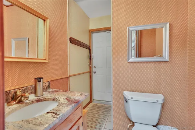 $785,000 | 200 North Farm Road, Middlebury, CT 06762