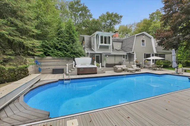 $785,000 | 200 North Farm Road, Middlebury, CT 06762