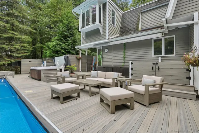 $785,000 | 200 North Farm Road, Middlebury, CT 06762