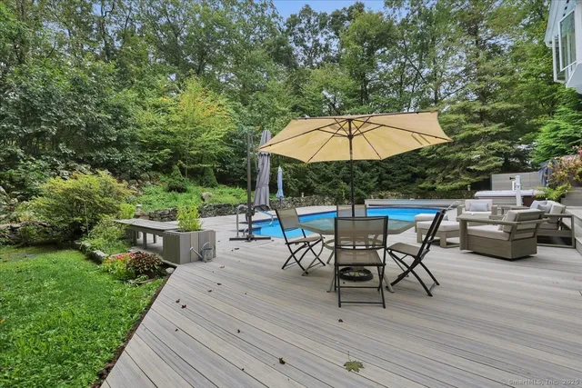 $785,000 | 200 North Farm Road, Middlebury, CT 06762