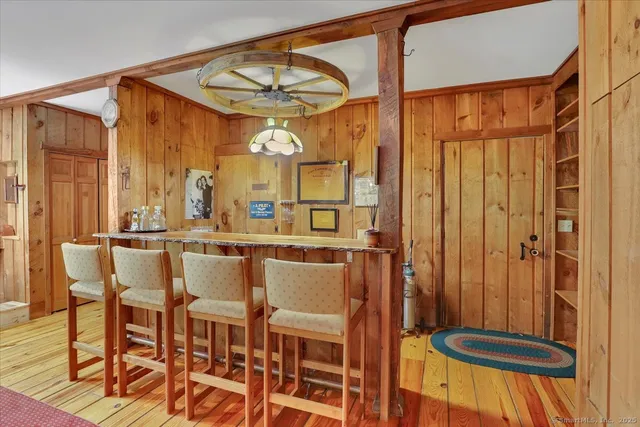 $785,000 | 200 North Farm Road, Middlebury, CT 06762