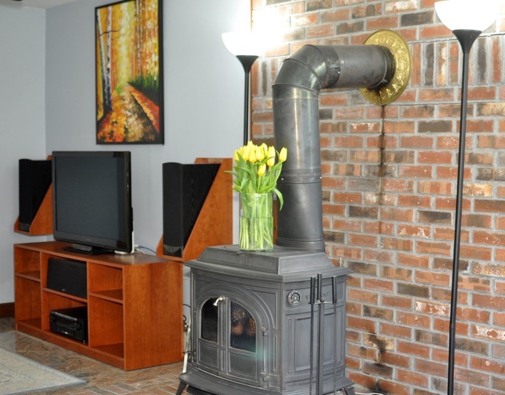 102 Rowley Hill Road Sterling, MA 01564 - Photo 7 of 34 Gallery Image 7