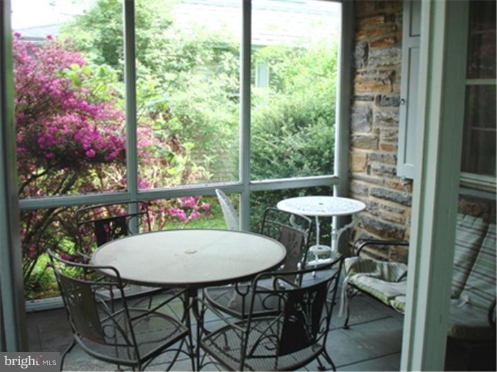554 Broadview Road Upper Darby, PA 19082 - Photo 2 of 10