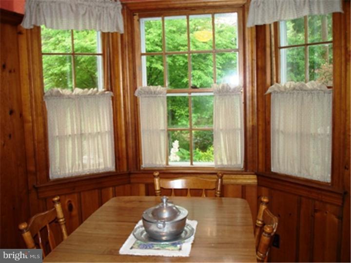 554 Broadview Road Upper Darby, PA 19082 - Photo 5 of 10