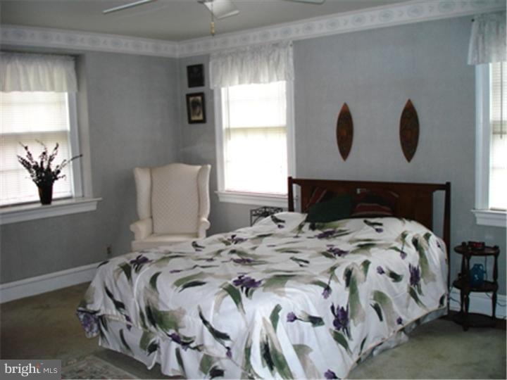 554 Broadview Road Upper Darby, PA 19082 - Photo 6 of 10
