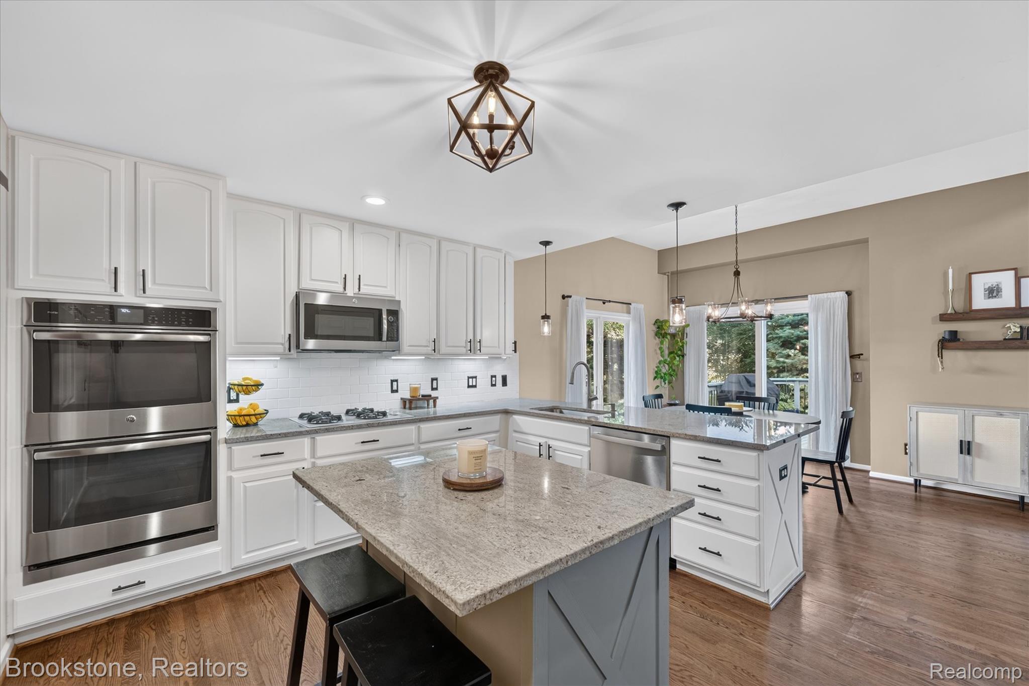 6730 Longhurst Clarkston, MI 48346 - Photo 9 of 30 8 Kitchen.jpg