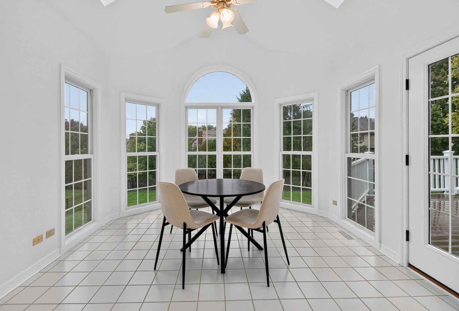 2715 Wendy Road Naperville, IL 60565 - Photo 11 of 50 Gallery Image 11