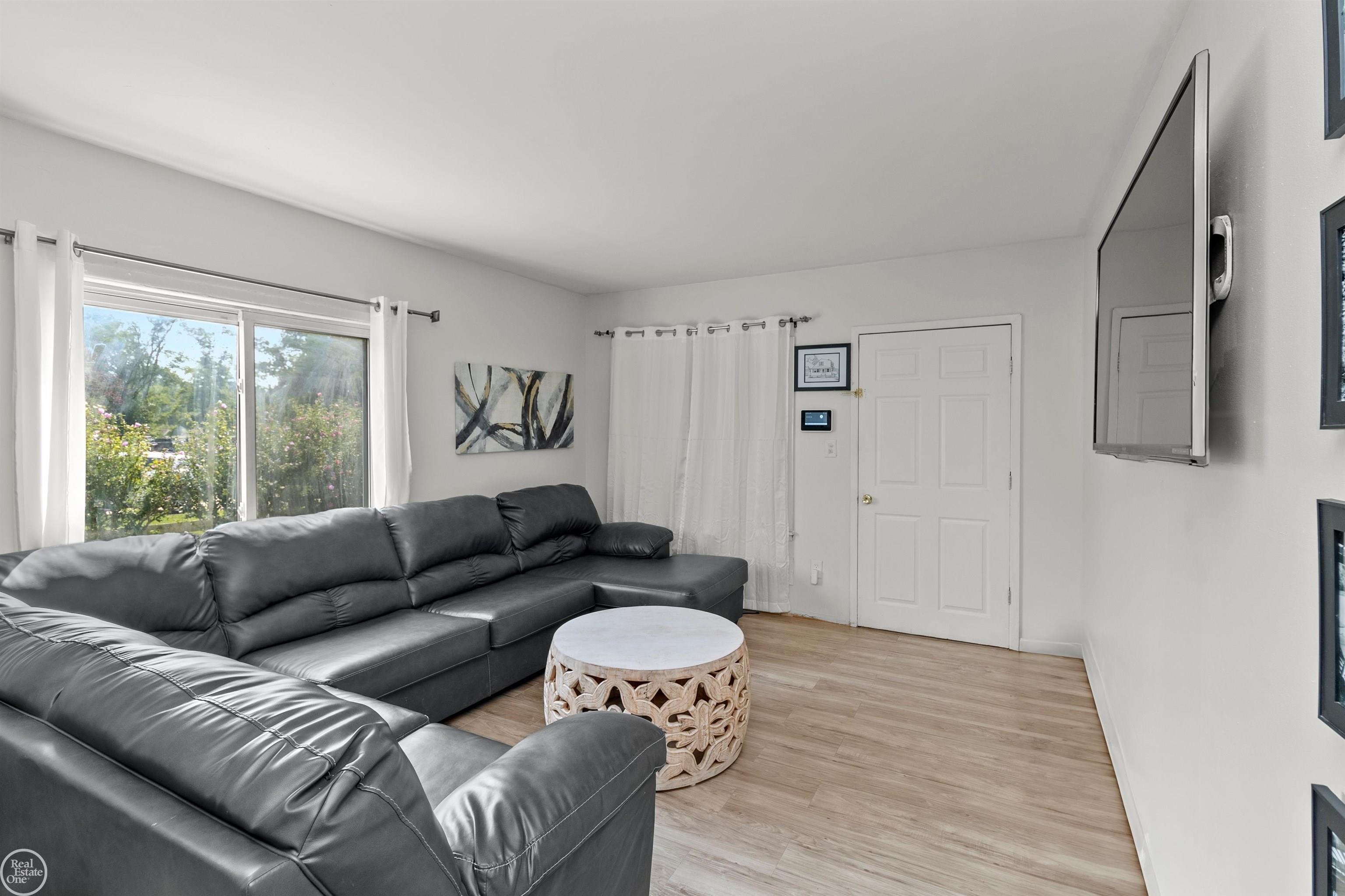 10218 Wayne Road Livonia, MI 48150 - Photo 4 of 43