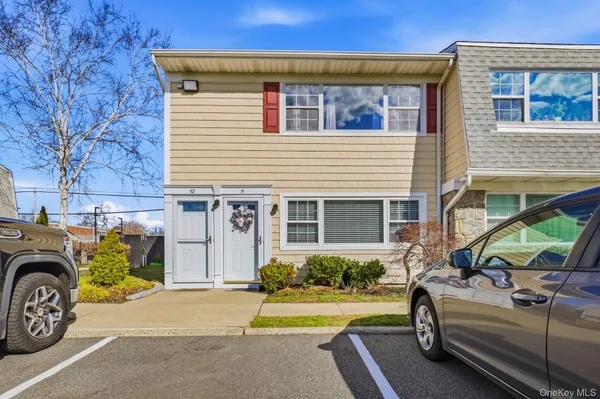 $3,200 | 1 Atlantic Avenue, Unit 51, Farmingdale, NY 11735