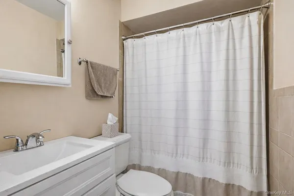 $3,200 | 1 Atlantic Avenue, Unit 51, Farmingdale, NY 11735
