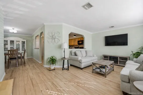 $3,200 | 1 Atlantic Avenue, Unit 51, Farmingdale, NY 11735