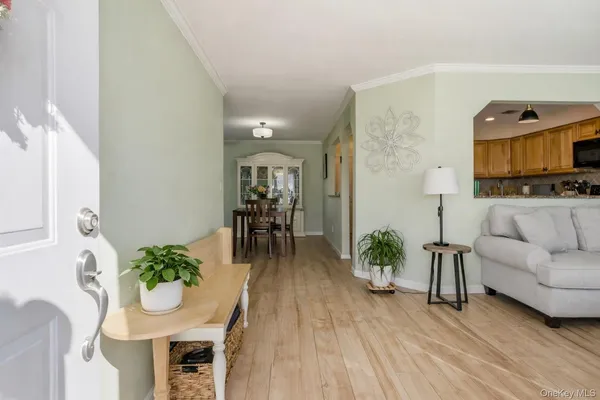 $3,200 | 1 Atlantic Avenue, Unit 51, Farmingdale, NY 11735