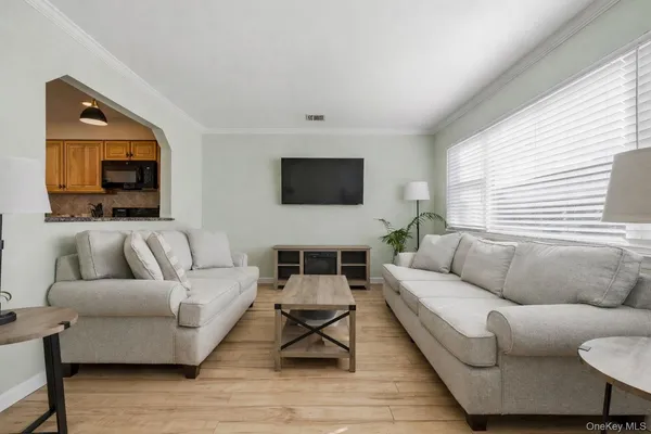 $3,200 | 1 Atlantic Avenue, Unit 51, Farmingdale, NY 11735