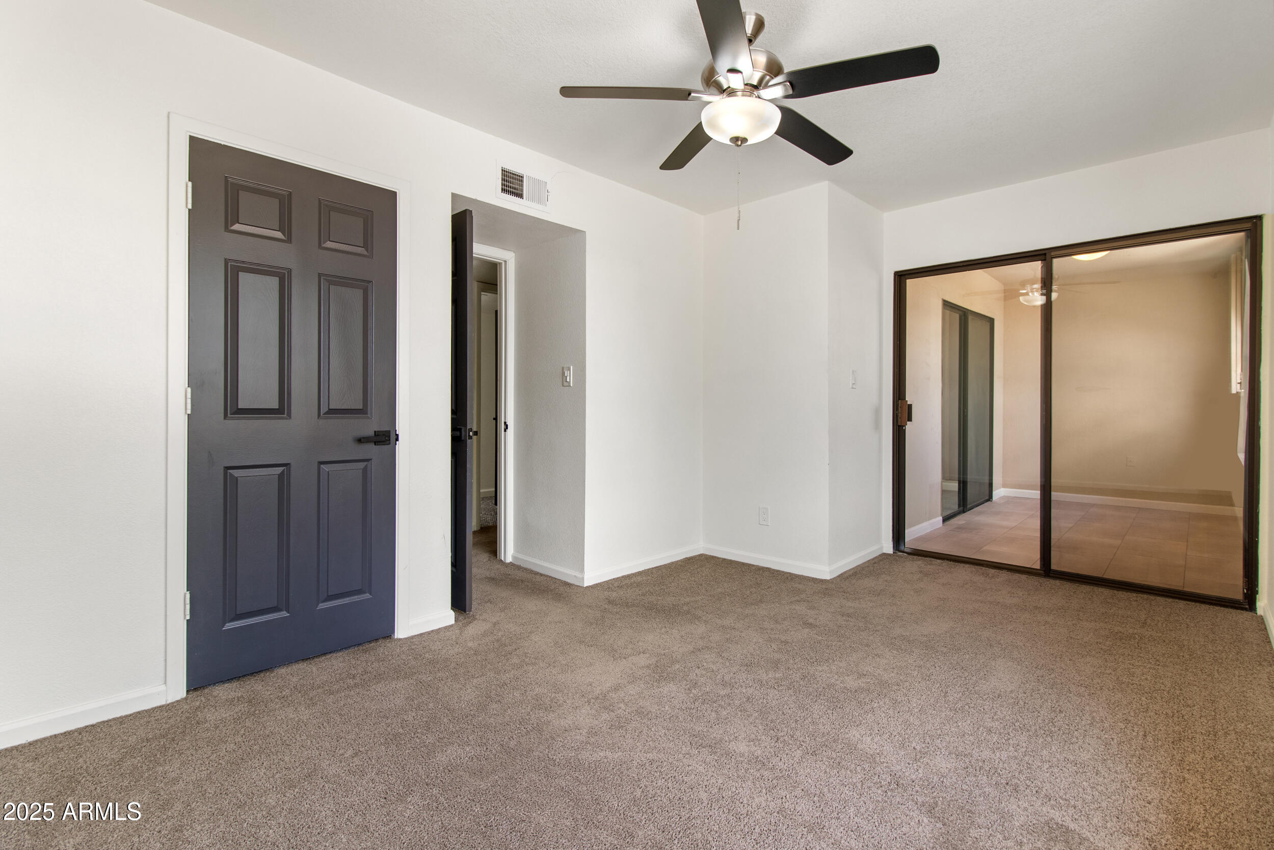 2500 North Hayden Road, Unit 15 Scottsdale, AZ 85257 - Photo 21 of 34 an empty room with closet and a ceiling fan