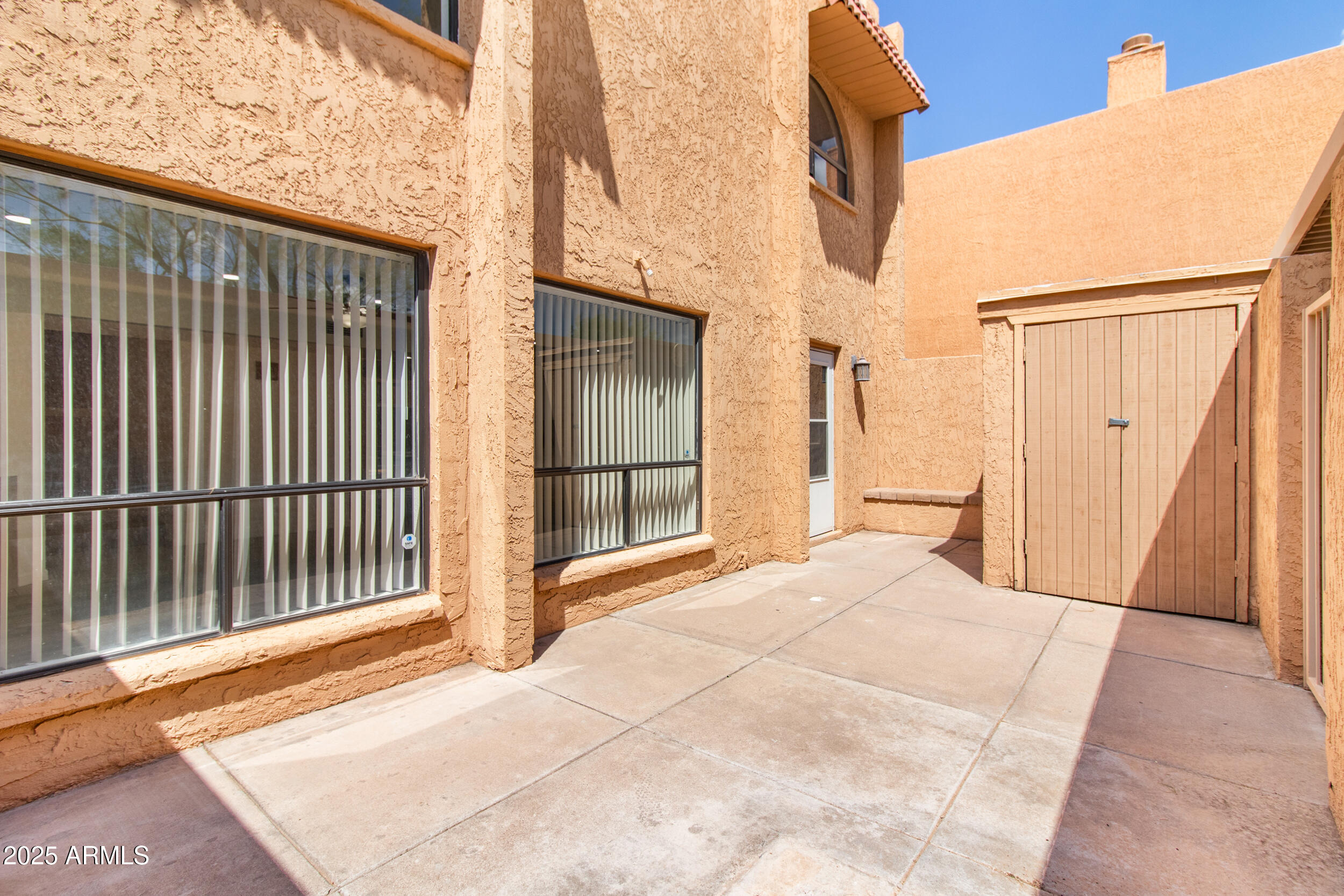 2500 North Hayden Road, Unit 15 Scottsdale, AZ 85257 - Photo 30 of 34 a view of a house with a balcony