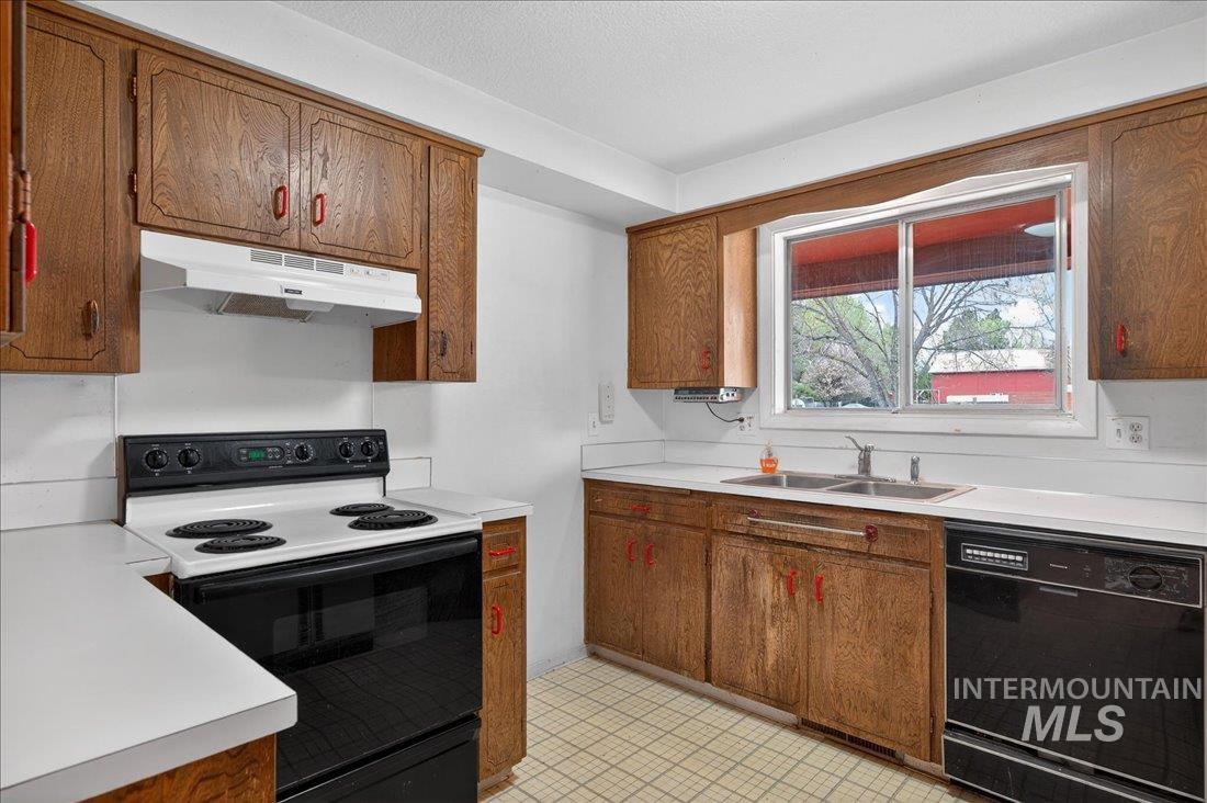 10035 W Lane Boise, ID 83709 - Photo 16 of 32 Kitchen with electric stove, dishwasher, light countertops, and light floors