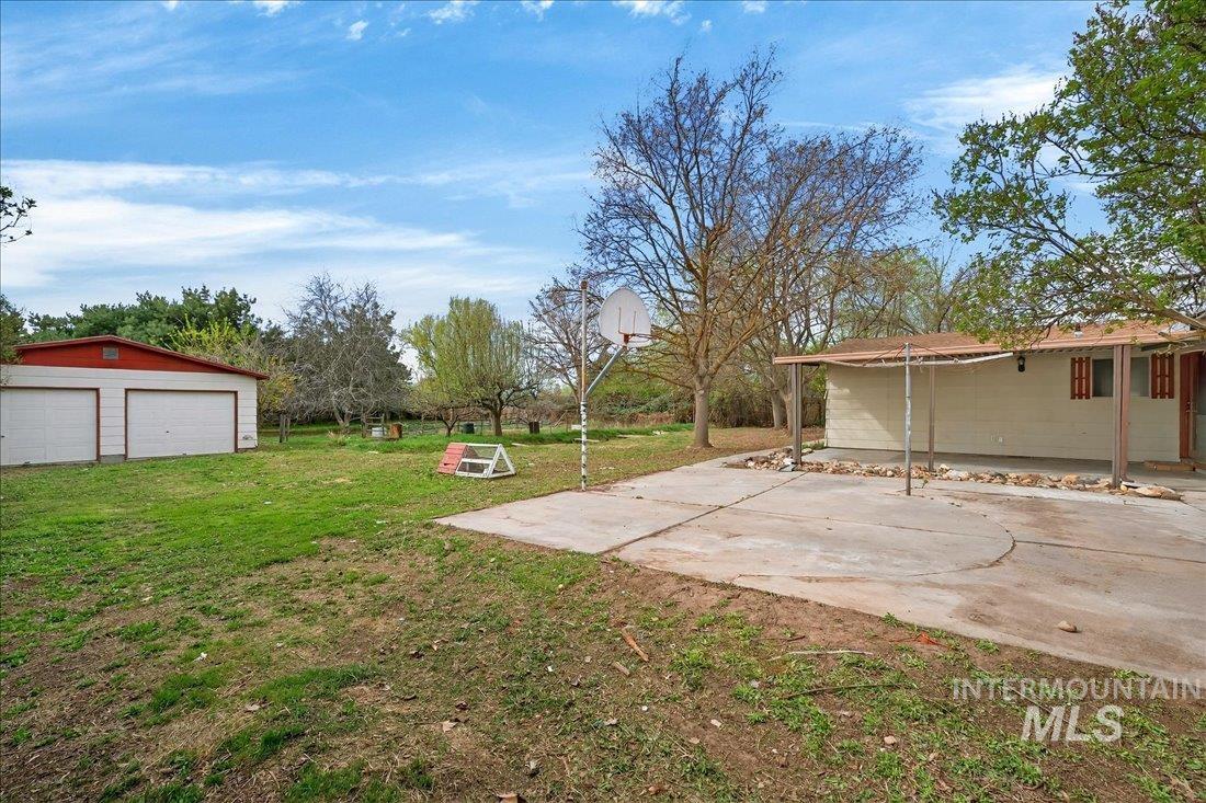 10035 W Lane Boise, ID 83709 - Photo 27 of 32 View of grassy yard featuring an outbuilding and a detached garage