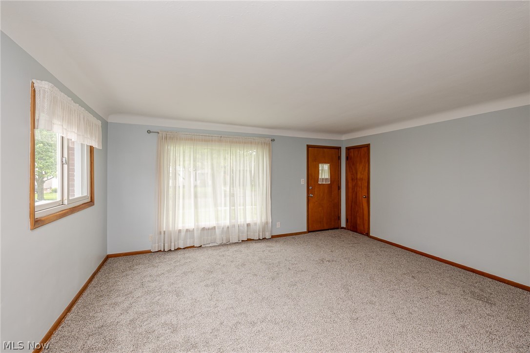 5670 Cherokee Road Cleveland, OH 44124 - Photo 5 of 37