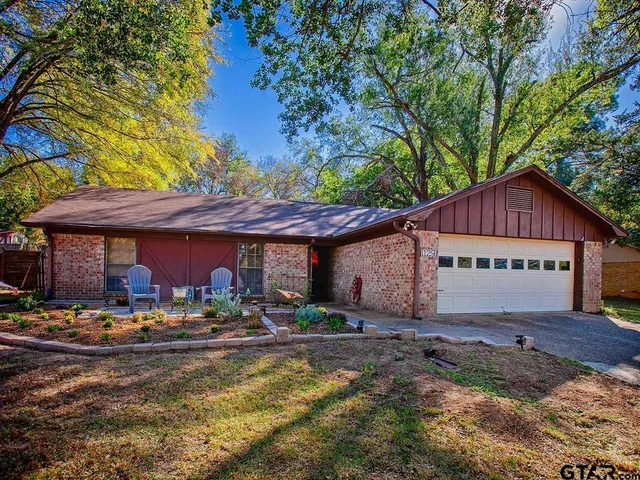 a view of a house with swimming pool and sitting area