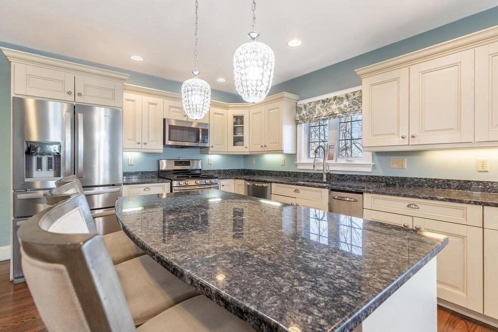 8 Dean Road Milton, MA 02186 - Photo 8 of 42 Gallery Image 8