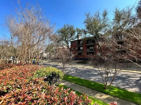 $2,600 | 4510 Druid Lane, Unit 104, Dallas, TX 75205