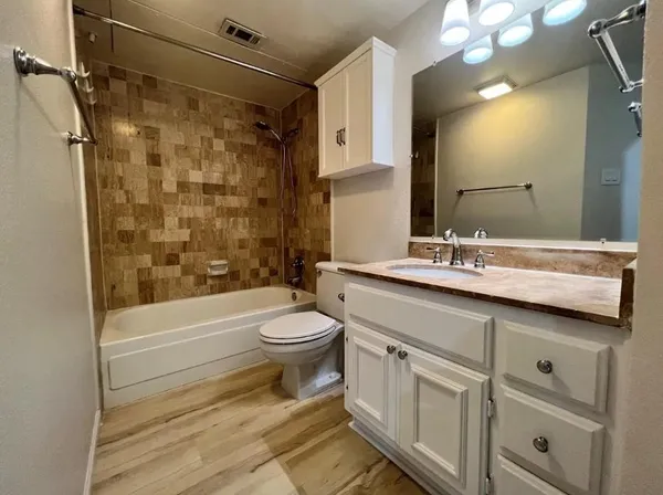 $2,600 | 4510 Druid Lane, Unit 104, Dallas, TX 75205