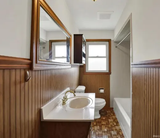 $2,900 | 905 South Henderson Street, Bloomington, IN 47401