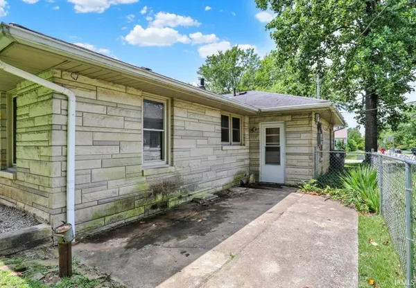 $2,900 | 905 South Henderson Street, Bloomington, IN 47401