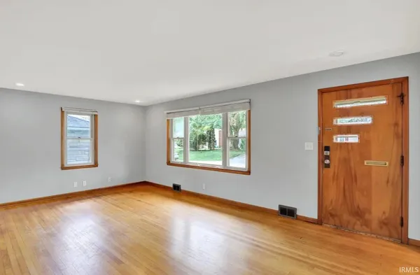 $2,900 | 905 South Henderson Street, Bloomington, IN 47401