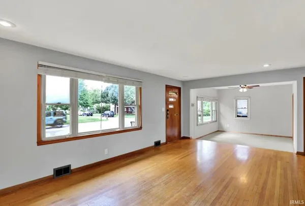 $2,900 | 905 South Henderson Street, Bloomington, IN 47401