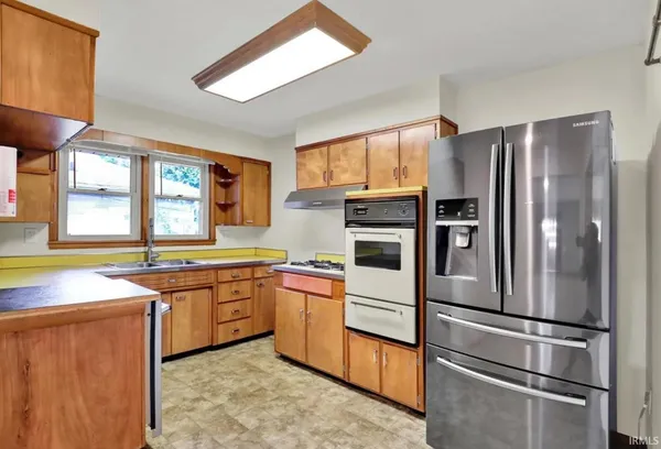 $2,900 | 905 South Henderson Street, Bloomington, IN 47401