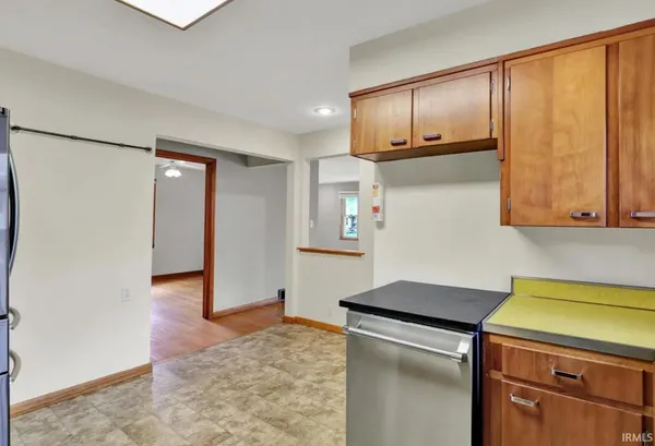 $2,900 | 905 South Henderson Street, Bloomington, IN 47401